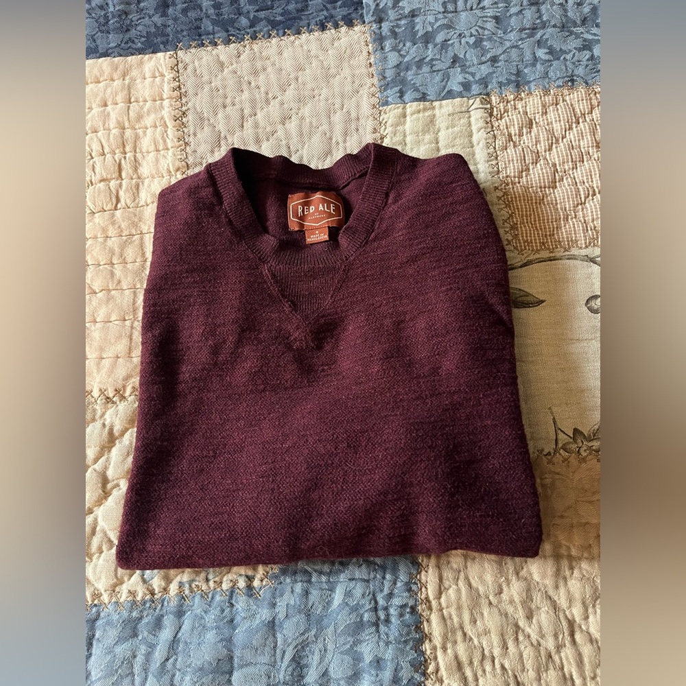 Men’s Red Ale Sweater Color Burgundy Size Small pre-loved